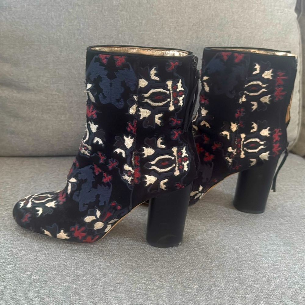Isabel Marant size 38 boots. Fits like a 7.5 I would say.